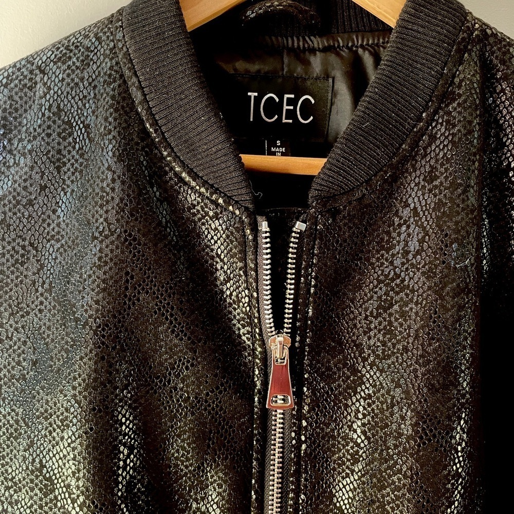 Tcec Black Snakeskin Pattern Crop Jacket Size Sma… - image 4